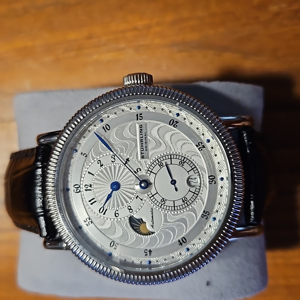 Pre-owned men's watch